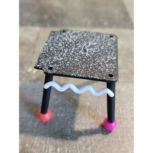Black splattered mini doll table toy figure pink‎ red